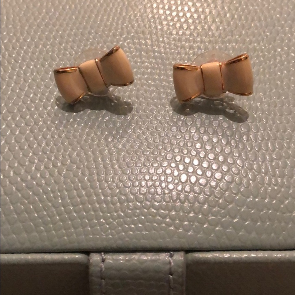Cream bow studs